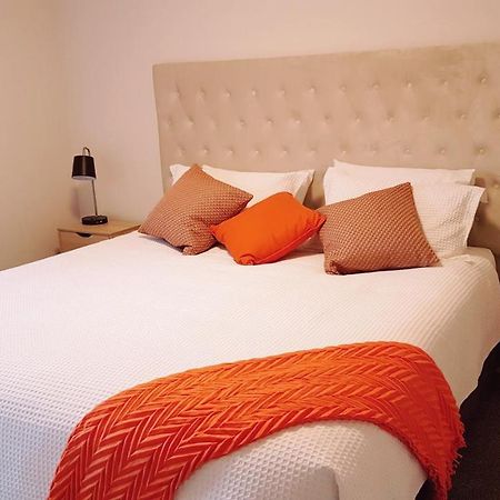 128 On Hazlett Apartment Клайд Екстериор снимка